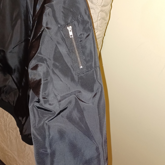 Bomber jacket - Picture 3 of 4